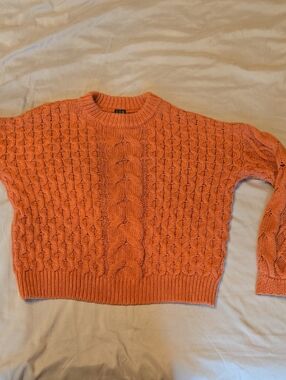 moon & madison Coral Cable-Knit Crewneck Sweater
